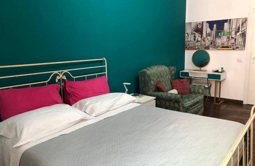 Posillipo Bed & Breakfast | Bed and Breakfast 'Decimo 28' with Balcony, Wi-Fi and Air Conditioning