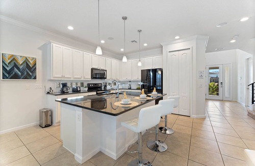 Kissimmee Resort | BELLA VIDA 577MB- 5BEDROOMS - 10 GUESTS - LAKEVIEW - AMAZING LOCATION-CLOSE TO DISNEY PARKS AND MORE