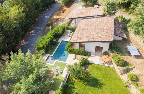 Contes Villa | Belle Villa au Calme Avec Piscine