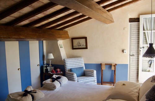 Saint-Paul-en-Foret Bed & Breakfast | Bergerie des Suanes