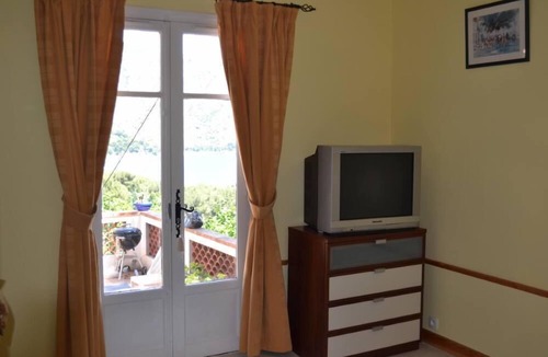 Eze Apartment | Between Monaco & St Jean Cap Ferrat, Eze bord de Mer, 200 m from the beach