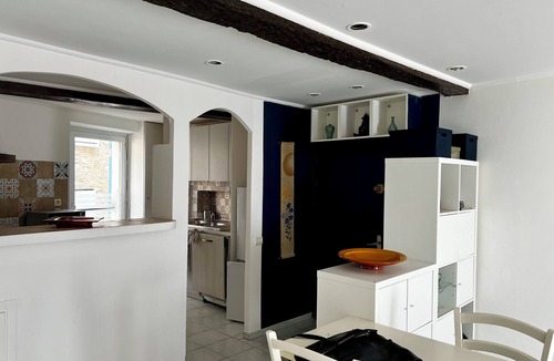 Le Broc Apartment | Between sea and mountains, 2-room apartment close to shops and parking.