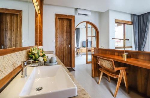 Lodtunduh Villa | Beyond Villa 3BDR, 2 FL, 2 Pools, 2 Living Rooms