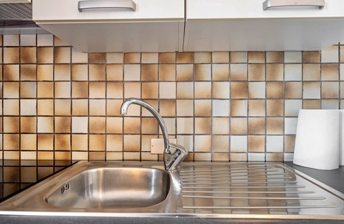 Lagundo Apartment | Biobauernhof Toellerhof 'Room 5' with Mountain View, Shared Pool, and Wi-Fi