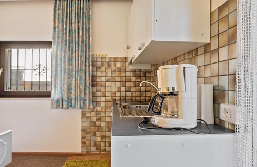 Lagundo Apartment | Biobauernhof Toellerhof 'Room 5' with Mountain View, Shared Pool, and Wi-Fi