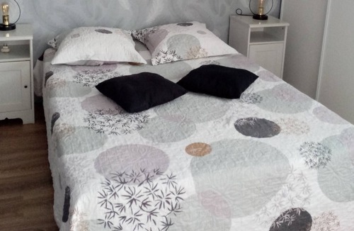 Contes House | blue shutters Homestay rooms with private access