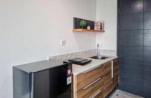 Panunggangan Utara Apartment | Blue Studio At Apartment Collins Boulevard
