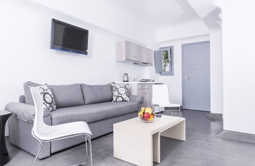 Kamari Apartment | Blue Waves Hotel