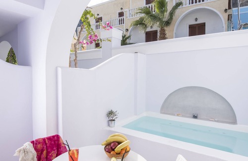 Kamari Apartment | Blue Waves Hotel
