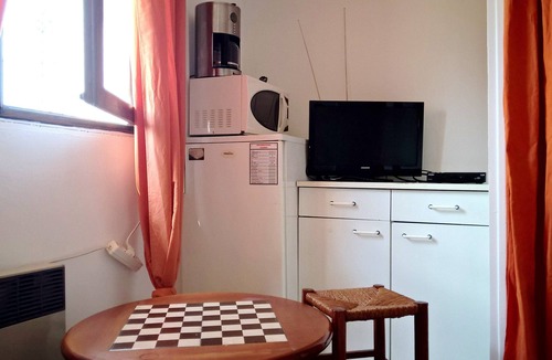 Mougins House | BLUEBERRY-simple-c. Hosts-single-9 m² + equipped-tv + wifi + pkg-floor villa Parfumsd'Azu
