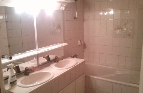Mougins House | BLUEBERRY-simple-c. Hosts-single-9 m² + equipped-tv + wifi + pkg-floor villa Parfumsd'Azu