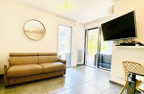 Prado - Republique Apartment | BNB RENTING 1 bedroom apartment in a brand new building with a pool