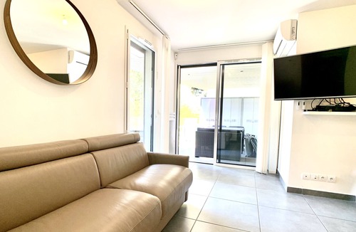 Prado - Republique Apartment | BNB RENTING 1 bedroom apartment in a brand new building with a pool