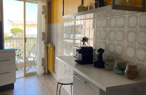 Antibes City Centre House | BNB RENTING spacious 1 bedroom apartment in Antibes center with a parking