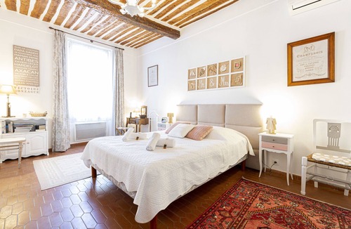 Antibes Old Town Villa | BNB RENTING Villa de l'Horloge