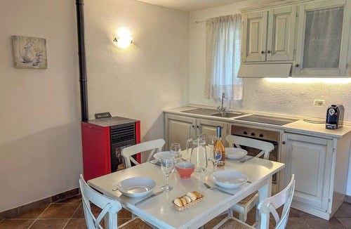 Colico House | Borgo Erbiola Mimosa Rustico Holiday Apartment with Pool