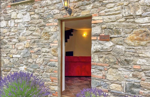 Colico House | Borgo Erbiola Mimosa Rustico Holiday Apartment with Pool