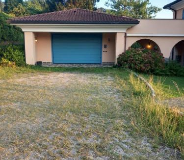 Lierna Villa | Breezeway home 2