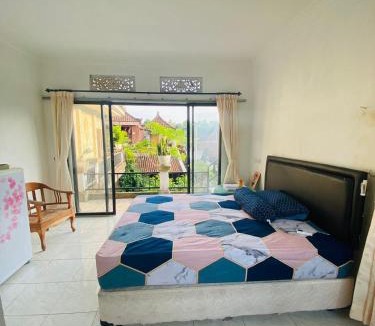 Kedewatan House | Breezy Guest House