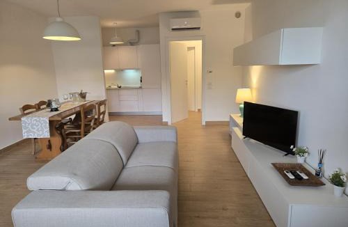 Colombare Apartment | Brema Beach House Sirmione