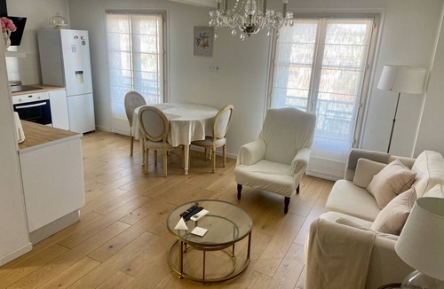 Le Piol Apartment | Bright 50 m² apartment with balcony