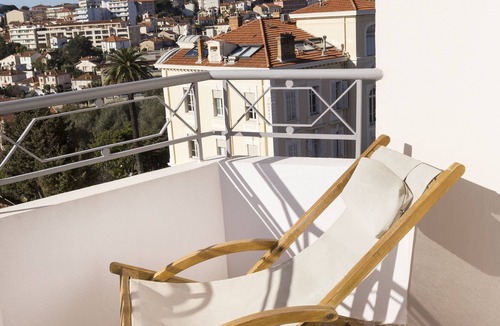 Carnot Apartment | Bright, 63m², panoramic view of city and sea. Garage
