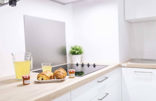 Juan-les-Pins Apartment | Bright and Cosy 4A - Studio Apartment, Sleeps 2