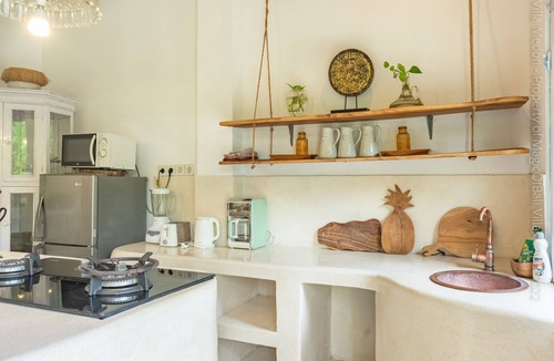 Sunset Road Villa | Bright and Quiet Villa for 6 people. Close to Shops in Seminyak