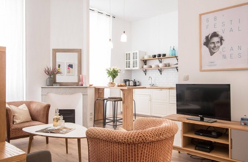 Le Suquet Apartment | Bright Modern Apartment In Charming Cannes Old Town Near The Palais Des Festival