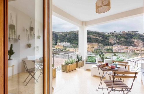 Sorrento Historic Centre Apartment | Bright&Modern in the heart of Sorrento's Old Town