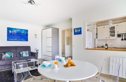 Prado - Republique Apartment | Bright One BDRM Apartment A/C-Swimming Pool/Congress by Olidesi