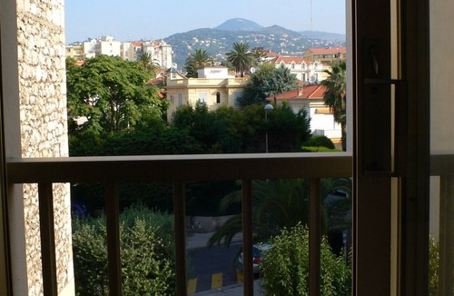 Mantega Apartment | Bright, quiet and centrally located apartment with balcony and air conditioning