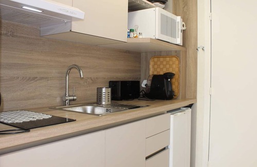 Villeneuve Loubet Beach Apartment | Bright Studio with Garden View, 3min to Beach