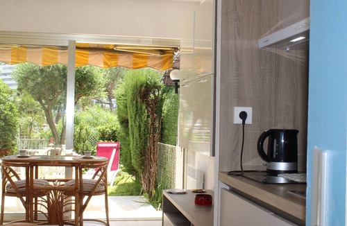 Villeneuve Loubet Beach Apartment | Bright Studio with Garden View, 3min to Beach