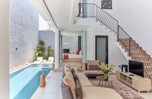 Batu Bolong Villa | 🎖Bright, Stylish Villa, 5min Walk to Echo Beach !
