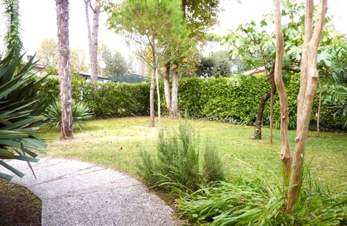 Bibione Pineda Villa | Bright villa with a fenced garden near the beach