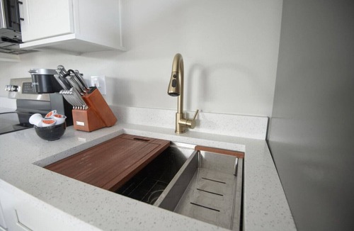 Pine Castle House | Buchanon Bungalows Flamingo Suite