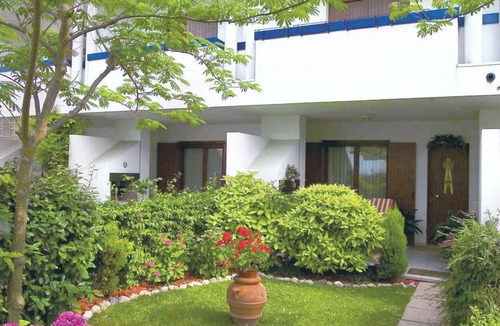 Bibione Villa | Bungalow with air conditioning, terrace and pool