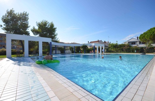 Bibione Villa | Bungalow with air conditioning, terrace and pool