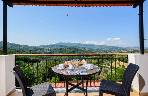 Ogliastro Cilento Bed & Breakfast | Ca’del Borgo B&B Country House