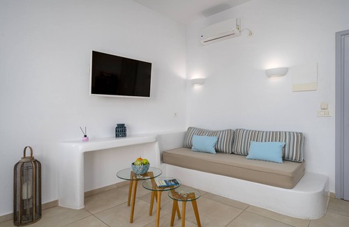 Megalochori House | Caldera St. Spectacular view of Santorini's caldera