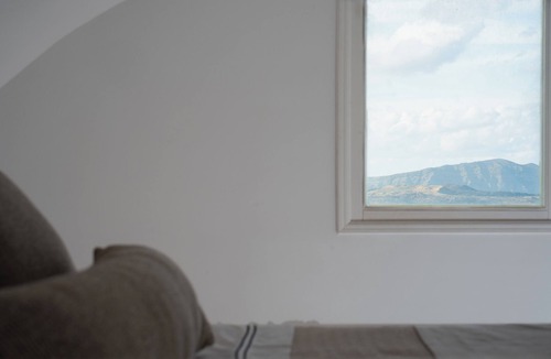 Akrotiri Apartment | Caldera view 1-bedroom Villa in peacefull Akrotiri with Hot Tub and Pool