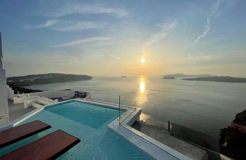 Megalochori Villa | Caldera View Private Villa with Private Pool/Heated Jacuzzi/Amazing Sunset