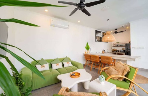 Batu Bolong House | Canggu Villa Private Pool Close to Beaches & Cafes