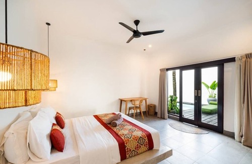 Batu Bolong House | Canggu Villa Private Pool Close to Beaches & Cafes