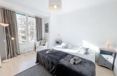 Carnot Apartment | Cannes 3 BR 3 bath close to Palais & Croisette by Olam Properties