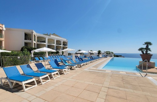 La Croix des Gardes Apartment | Cannes 3-room apartment-air-conditioned-large terrace