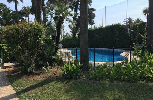 Cannes Apartment | CANNES, F2 Furnished direct beach, at the foot of Suquet, 800 m Palais Festival