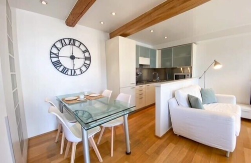Le Suquet Apartment | Cannes: historic district apartment with terrace and port view