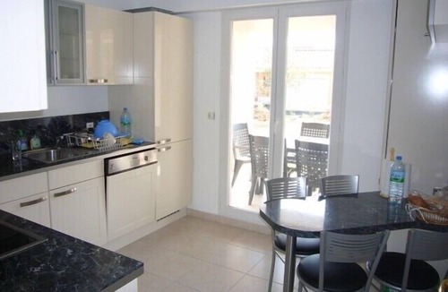 Le Suquet Villa | Cannes luxury villa 4 BR 4 bath WiFi AC Close to sea & centre Pool calm & secure